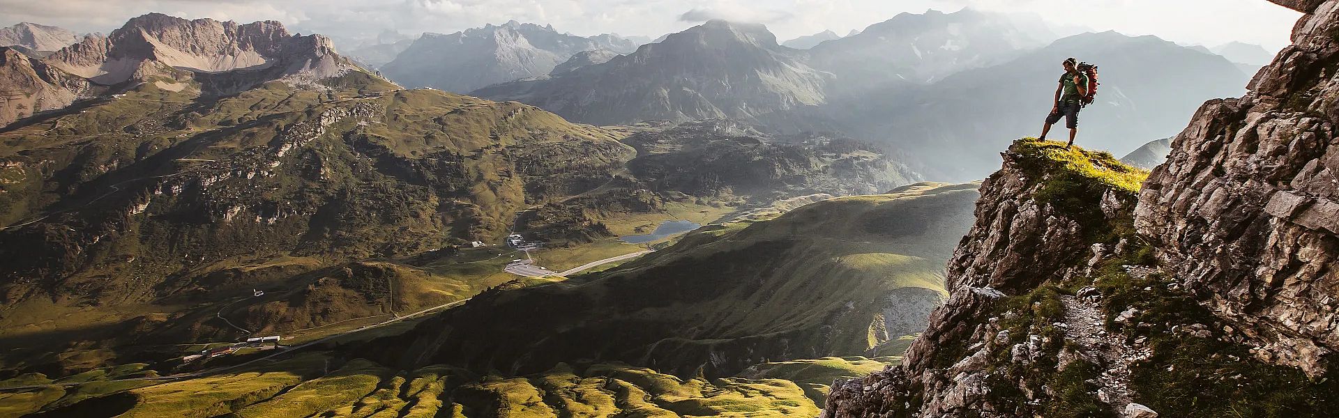 atemberaubender-blick-auf-die-weiten-der-berge