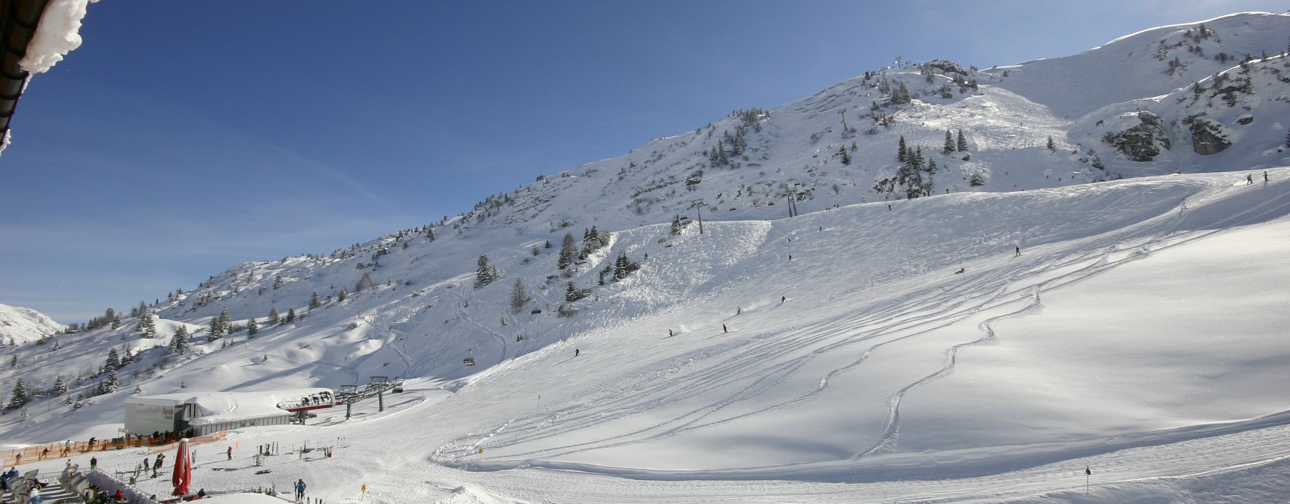 aussicht-vom-hotel-jaegeralpe-direkt-zum-lift-in-warth-am-arlberg-1