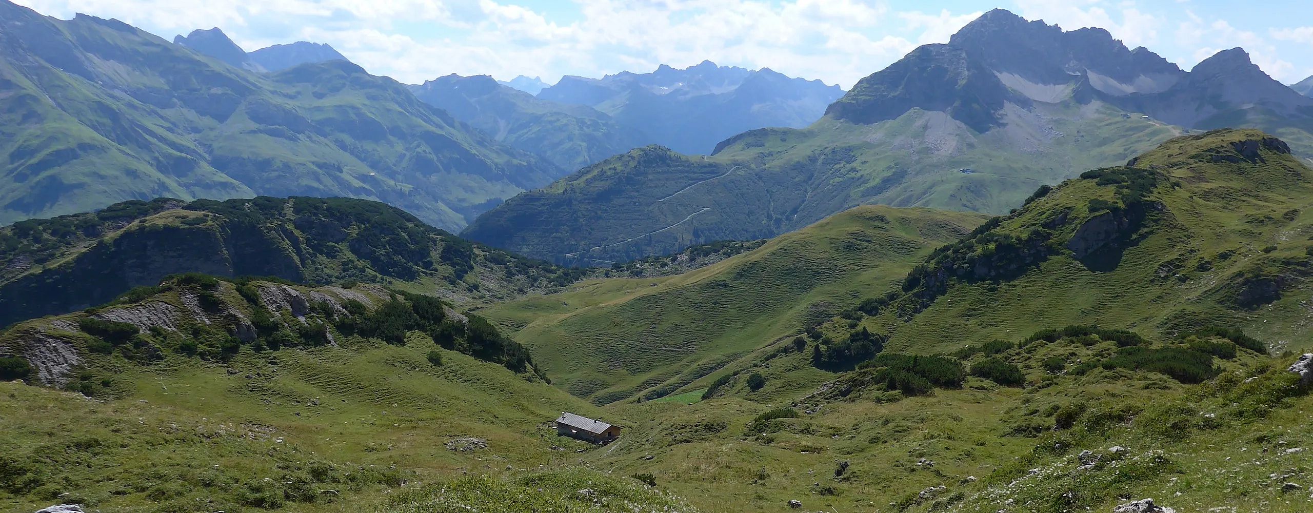 berghuette-am-geishorn-mitten-in-den-bergen-von-warth-schroecken