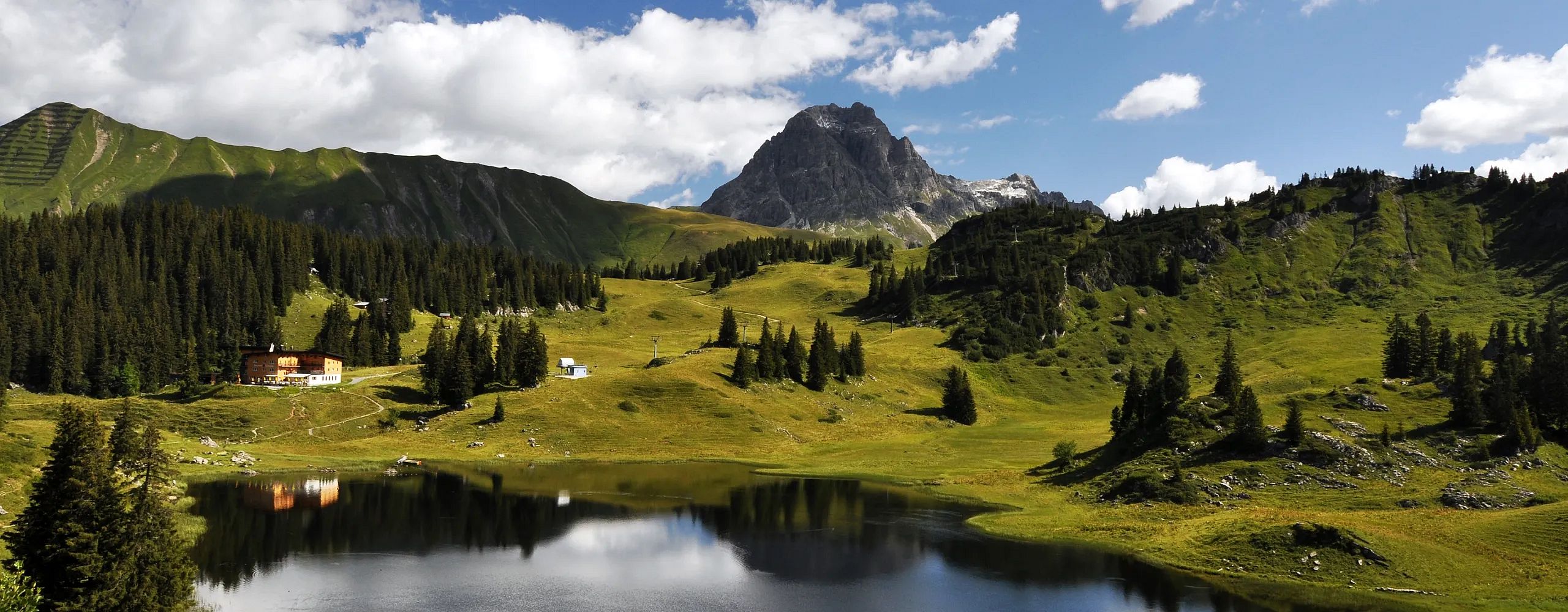 koerbersee-im-sommer-bei-schoenem-wetter-nahe-dem-hotel-jaegeralpe