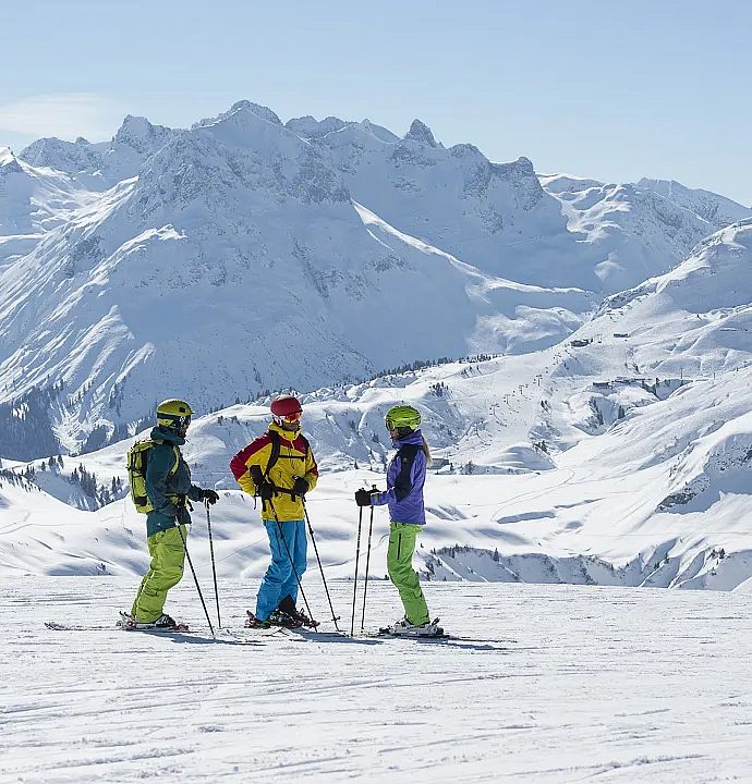 Ski-Spaß in Warth am Arlberg vom Hotel Jägeralpe