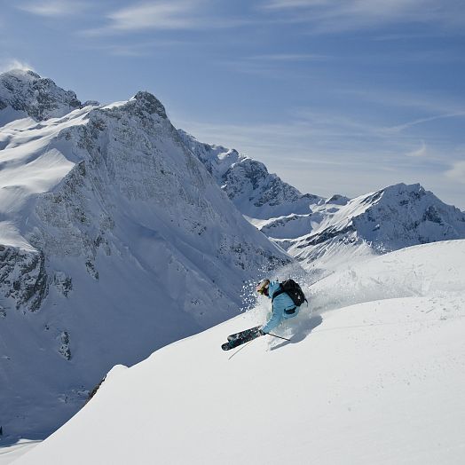 medium-unberuehrte-pisten-im-skigebiet-warth-schroecken