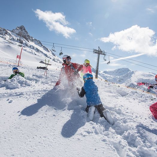 medium-winterferien-am-arlberg-direkt-an-der-skipiste-im-hotel-jaegeralpe-2