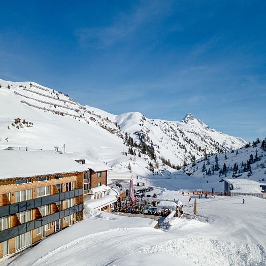 medium-winterlandschaft-mit-paradisischem-ausblick-auf-das-hotel-jaegeralpe-2