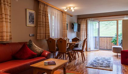 small-alpenlodge-familiensuite-skihotel-jaegeralpe-arlberg4