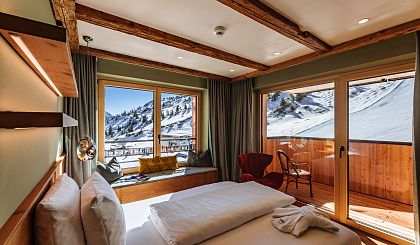 small-einzelzimmer-superior-mit-balkon-skihotel-blick-auf-die-piste2-1