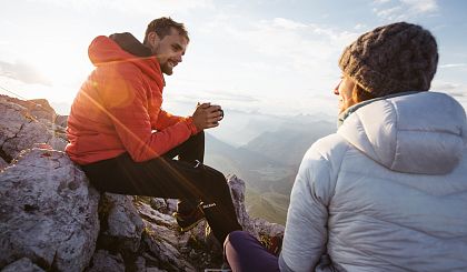 small-kurze-verschnaufpause-bei-in-luftigen-hoehen-in-den-bergen-1