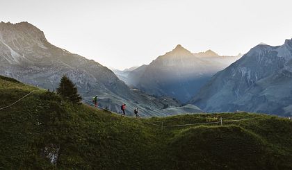 small-panoramalandschaft-beim-wandern-in-der-bergen-von-warth-schroecken