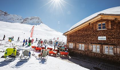 small-winterferien-am-arlberg-direkt-an-der-skipiste-im-hotel-jaegeralpe-14