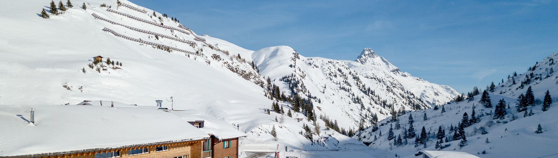 winterlandschaft-mit-paradisischem-ausblick-auf-das-hotel-jaegeralpe-5