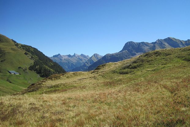 malerische-landschaft-im-gebiet-warth-schroecken