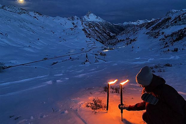 schneeschuwanderung-mit-fackeln-simmel-warth-am-arlberg6