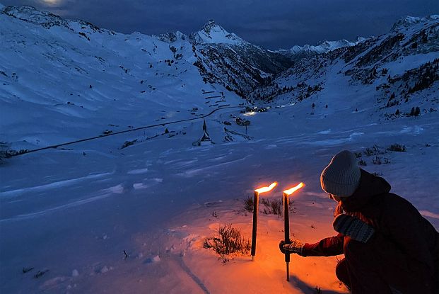 schneeschuwanderung-mit-fackeln-simmel-warth-am-arlberg6