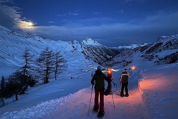 schneeschuwanderung-mit-fackeln-simmel-warth-am-arlberg8