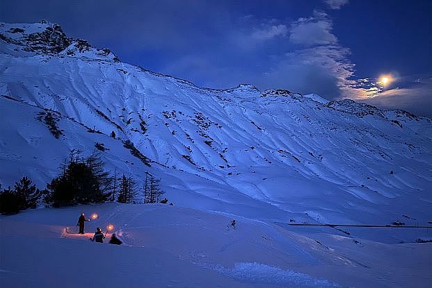 schneeschuwanderung-mit-fackeln-simmel-warth-am-arlberg9