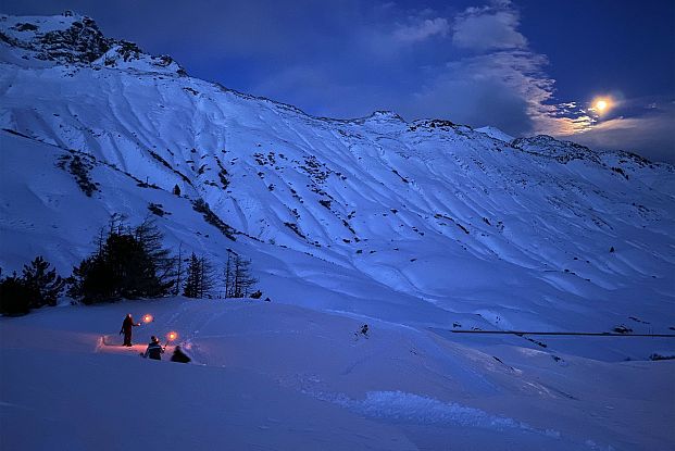 schneeschuwanderung-mit-fackeln-simmel-warth-am-arlberg9