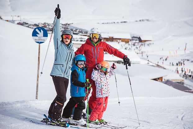 winterferien-am-arlberg-direkt-an-der-skipiste-im-hotel-jaegeralpe-1