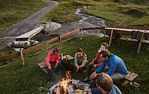 Gemütliches Ausklingen nach Wanderung in Warth am Lagerfeuer