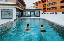 outdoor-pool-jaegeralpe-winter