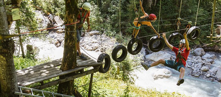 Action für die ganze Familie im Hochseilgarten in Warth am Arlberg