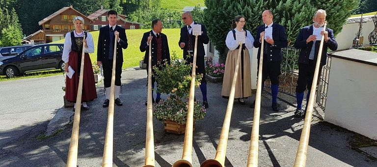 alphorn-brigitte-alphorngruppe-warth-1