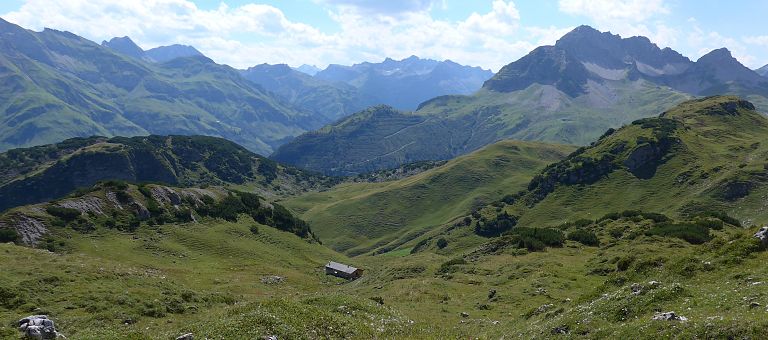 Berghütte am Geishorn mitten in den Bergen von Warth-Schröcken