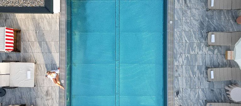 bergsommer_jaegeralpe_aussenpool_spasuite_16