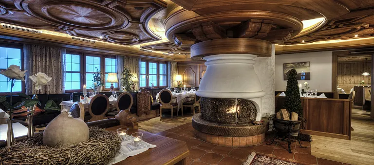 Gemütliche Stube unseres Hotelrestaurants in Warth am Arlberg 