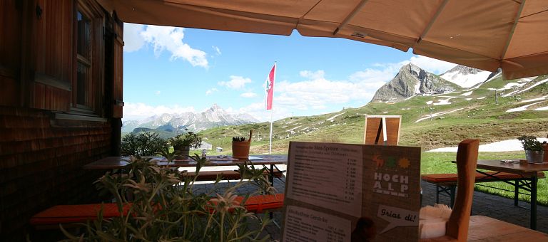 Hochalp Hütte Wanderziel beim traumhaftem Wetter