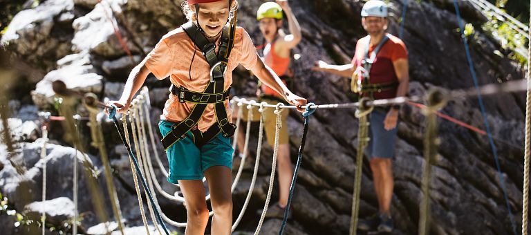 Hohe Konzentration im Hochseilgarten