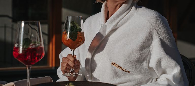 hotel_jaegeralpe_aussenpool_spa_suite_warth_am_arlberg_7