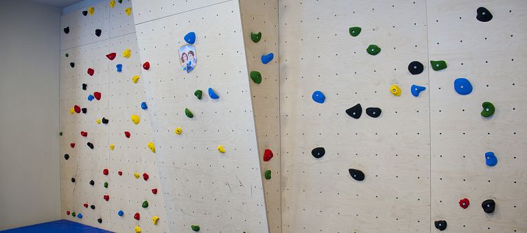 Kletterwand Kinder Spaß im Hotel Jägeralpe