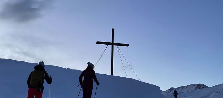 schneeschuwanderung-mit-fackeln-simmel-warth-am-arlberg1