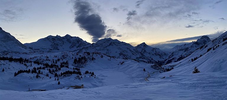 schneeschuwanderung-mit-fackeln-simmel-warth-am-arlberg2