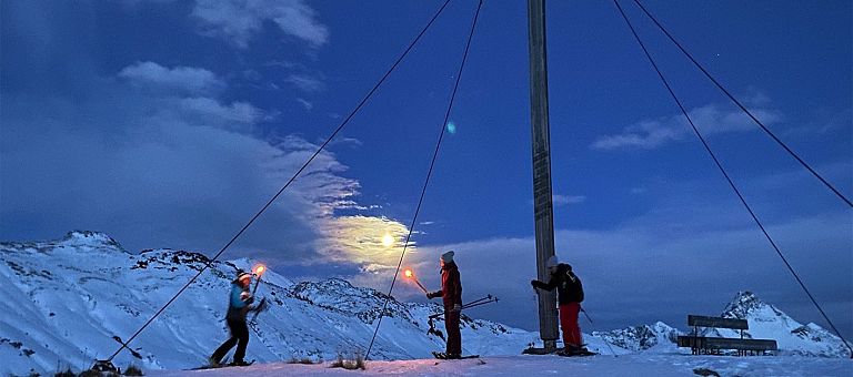 schneeschuwanderung-mit-fackeln-simmel-warth-am-arlberg7