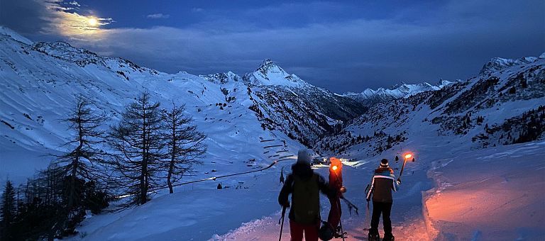 schneeschuwanderung-mit-fackeln-simmel-warth-am-arlberg8