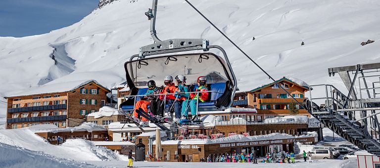 Ski-Spaß in Warth am Arlberg vom Hotel Jägeralpe