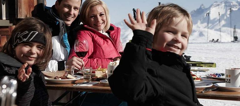 Skiurlaub in den Bergen im Hotel Jägeralpe in Warth