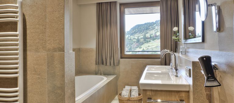 Suite Künzelspitze Superior mit Badezimmer inkl. moderner Badewanne und Dusche