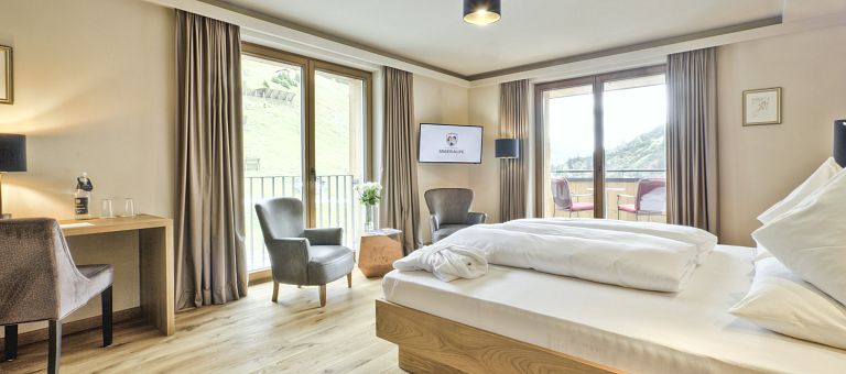 Suite Rothorn Superior mit Holztäfelung für 2 Personen im Hotel Jägeralpe