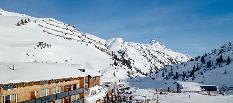 Winterlandschaft mit paradisischem Ausblick auf das Hotel Jägeralpe